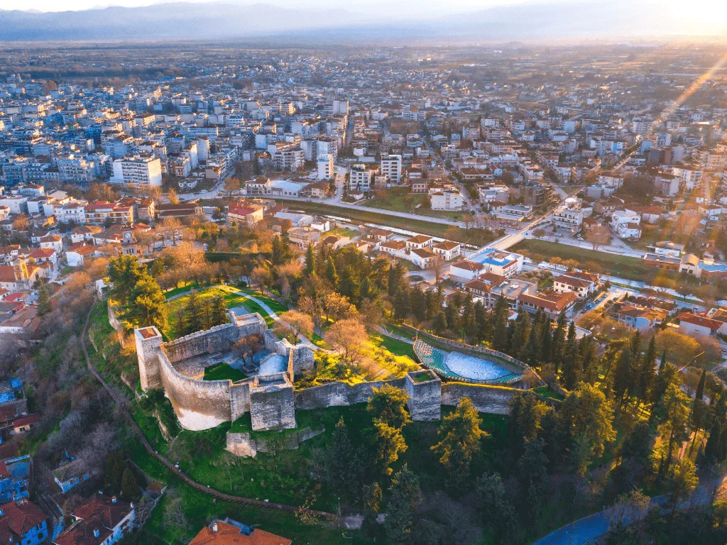 I poli ton trikalon