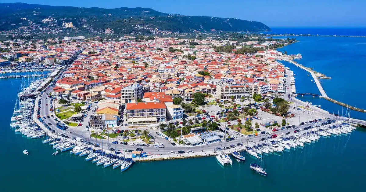 Panoramiki apopsi tis polis tis leykadas